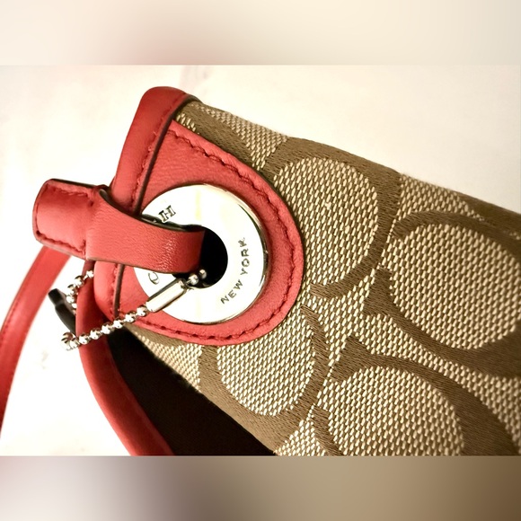 Authentic 2014 Coach Hadley Signature Field Crossbody Bag With Red Leather Trim - Picture 15 of 15